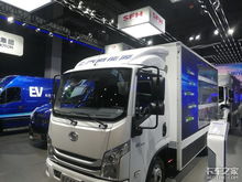 從洗掃車(chē)看電動(dòng)物流車(chē)的綠色變革 清潔道路與清潔未來(lái)的雙重使命